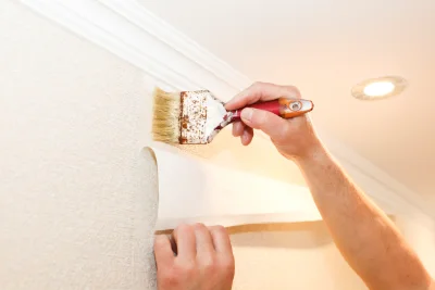 Pose de papier peint à Valines — revêtements muraux et toiles de verre